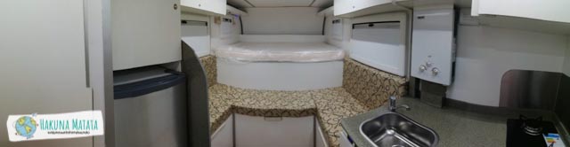 Foto panorámica del interior del camper