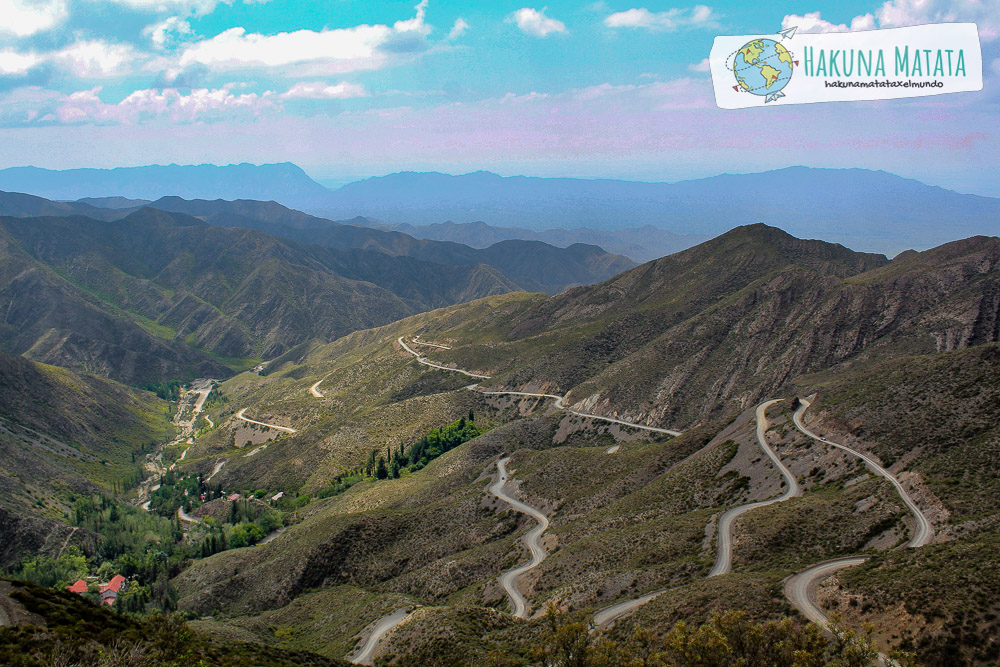 Caracoles de Villavicencio, uno de los 10 caminos de montaña para hacer en Mendoza