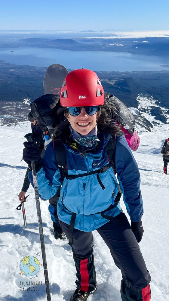 Mujer haciendo ascenso a Volcán Villarrica